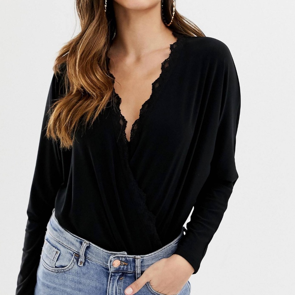 Never worn batwing wrap body with lace trim